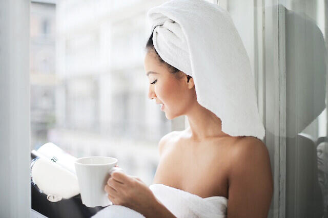 Kaffe och te med fyllig smak är bra för hår och huden när man blandar i Collagen Coffee Creamer.